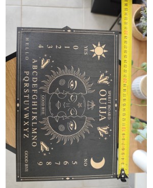 Planche Ouija en bois, avec sa goutte.  Planche environ 20 cm / 30 cm / 0.5 cm  Goutte environ 8.5 cm / 11 cm / 0.5 cm