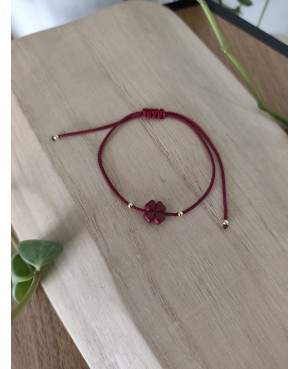 Bracelet trèfle fil rouge porte bonheur, réglable.    Le fil rouge, symbole de protection et porte bonheur puissant, renforce vo