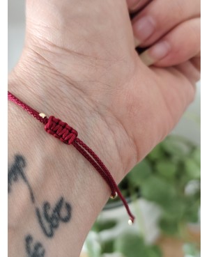 Bracelet trèfle fil rouge porte bonheur, réglable.    Le fil rouge, symbole de protection et porte bonheur puissant, renforce vo