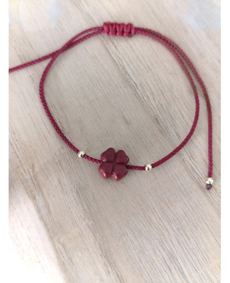 Bracelet rouge trèfle