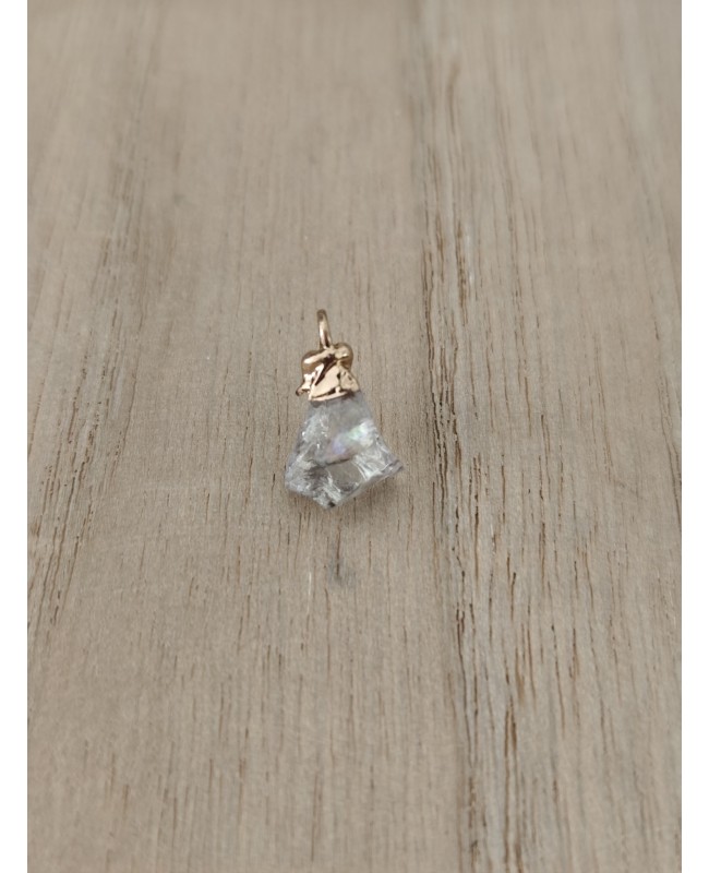Mini pendentif en pierre naturelle, environ 1 cm à 1.5 cm. Vendu sans la chaine.