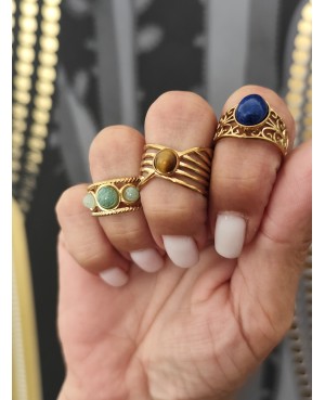 Bague en acier inoxydable dorée et pierre de qualité, légèrement ajustable, plusieurs déclinaisons possible :